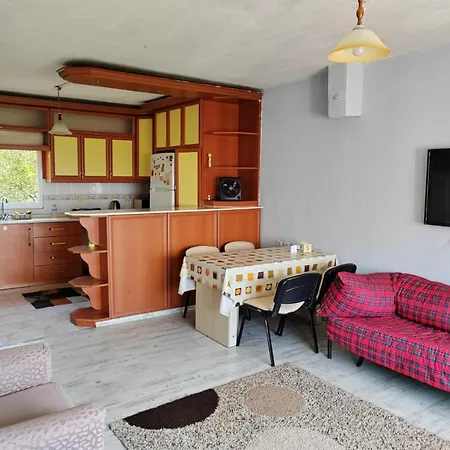 فندق Yemyesil Tertemiz Havali Koey Evi بورنوفا